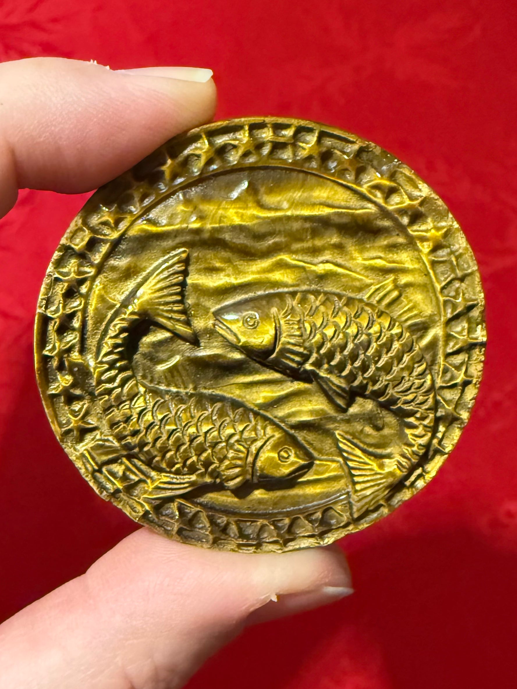 50mm Tigerseye Tiger’s Eye Zodiac Sign Pisces Cameo