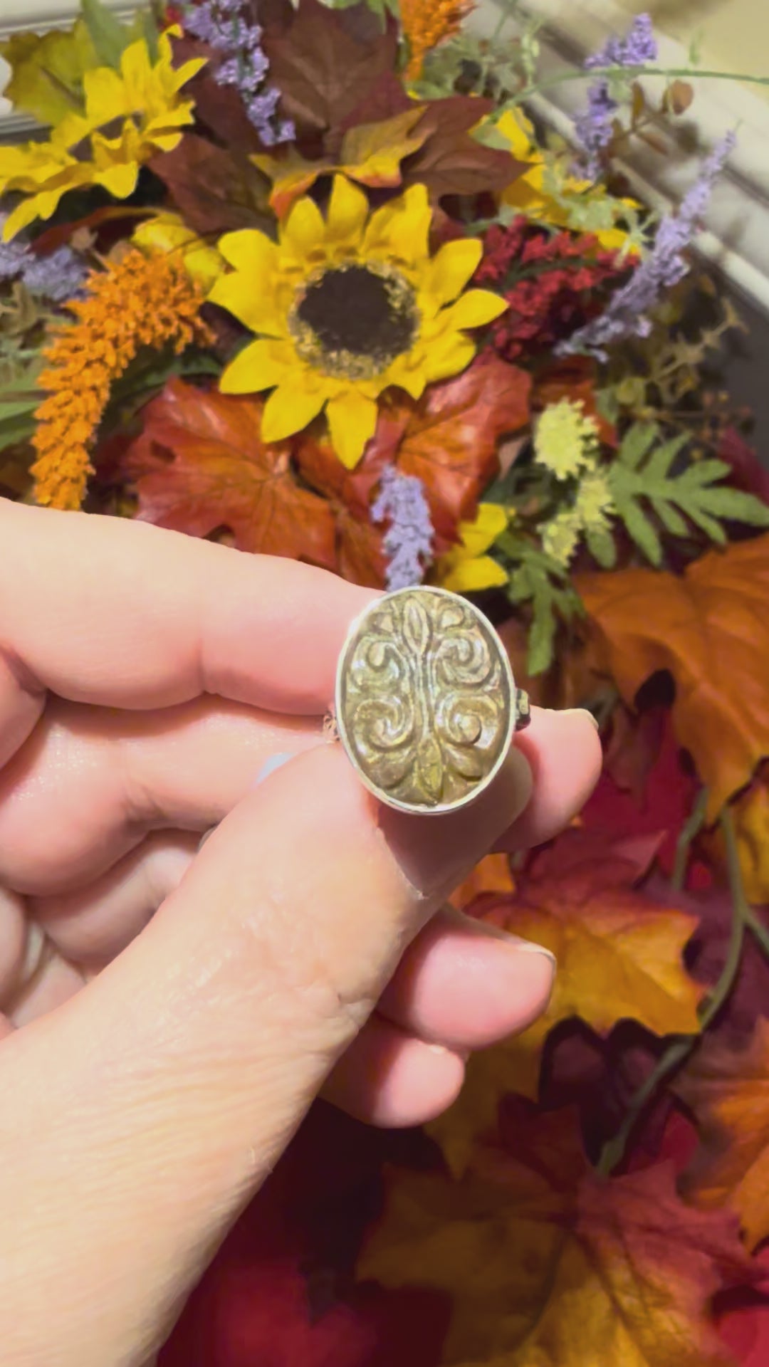 Carved Gold Sheen Sapphire Sterling Silver Embossed Band Ring, size 5-1/4